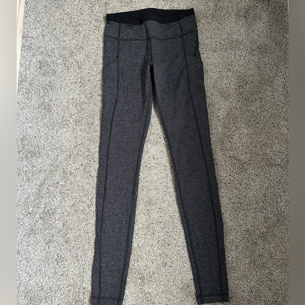 Lululemon leggings size 6